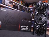 Hardware Unboxed a utilisé la ASRock Taichi Radeon RX 9070 XT pour la comparaison. (Source de l'image : Hardware Unboxed sur YouTube, édité)