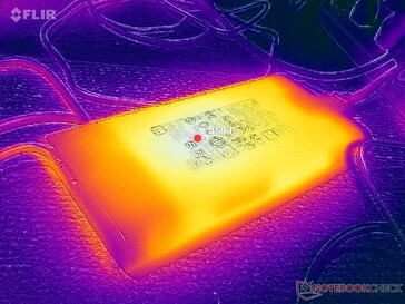 L'adaptateur CA atteint plus de 42°C lorsqu'il est en charge