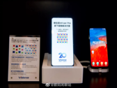 De nouvelles démos UDC de Visionox (au centre) et de ZTE (à droite) font leur apparition. (Source : Weibo)