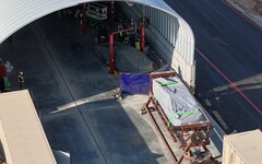 Un certain nombre de Cybertrucks Tesla ont été aperçus en attente de tests de collision. (Source de l'image : @JoeTegtmeyer sur X)