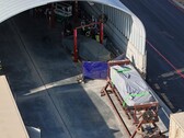 Un certain nombre de Cybertrucks Tesla ont été aperçus en attente de tests de collision. (Source de l'image : @JoeTegtmeyer sur X)