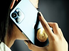 Selon Tim Cook, les clients de Apple ne pourront probablement pas payer leur nouvel iPhone avec des bitcoins ou d&#039;autres crypto-monnaies de sitôt. (Image : Executium)