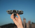 Le DJI Neo 2 (photo) est équipé d'un LiDAR avant pour la cartographie en profondeur et le positionnement vers le bas. (Source de l'image : DJI)