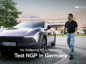 Essais dans la circulation urbaine de Munich : He Xiaopeng, PDG de Xpeng, fait la démonstration du nouveau système Next Generation Pilot (NGP) à bord de la Xpeng L03.