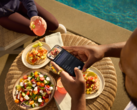 Les utilisateurs d'Oura Ring peuvent télécharger des photos de leurs aliments dans l'application de la marque pour les aider à comprendre leur santé métabolique. (Source de l'image : Oura)