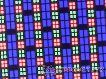 La matrice de pixels AMOLED est très différente de la matrice de pixels OLED du Dell XPS 15, par exemple