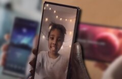 Le Xperia 1 IV (Mark 4) pourrait être équipé d'une caméra sous l'écran à l'avant pour permettre de réduire les bords. (Image source : Sony - édité)