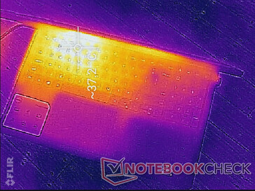 Aucune ventilation sur les côtés ou à l'arrière du châssis. Au lieu de cela, l'air chaud est évacué vers le haut, vers l'avant de l'écran