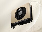 La MSI GeForce RTX 5050 Inspire ITX compacte est dotée d'un élégant design doré (Image source : MSI)