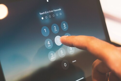Outre cette méthode pratique, l'ancienne méthode consistant à utiliser un code ou un mot de passe reste presque toujours une option.