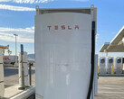 La pile Megacharger de Tesla (image : RodneyaKent/X)