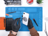 Le 16e avec une mise à jour magnétique. (Source de l'image : PhoneRepairGuru via YouTube)
