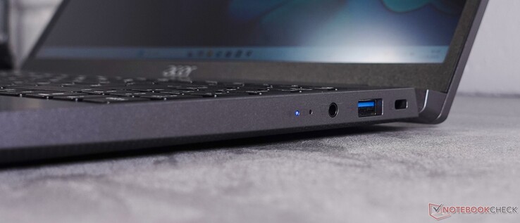 3.casque d'écoute de 5 mm ; USB-A 3.2 Gen 1 ; fente de verrouillage Kensington