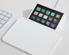Illustration : module Stream Deck à 15 touches monté sur un trackpad. Les amateurs peuvent désormais ajouter des boutons Stream Deck à leurs constructions personnalisées sans avoir à démonter les versions commerciales. (Source de l'image : Elgato)