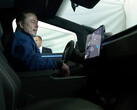 Elon Musk fait monter Bibi Netanyahu dans le Cybertruck (image : IsraeliPM/YT)