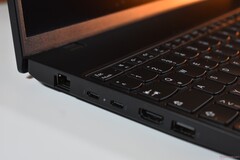 Le Lenovo ThinkPad L16 Gen 2 AMD avec le processeur AMD Ryzen 5 Pro 215.