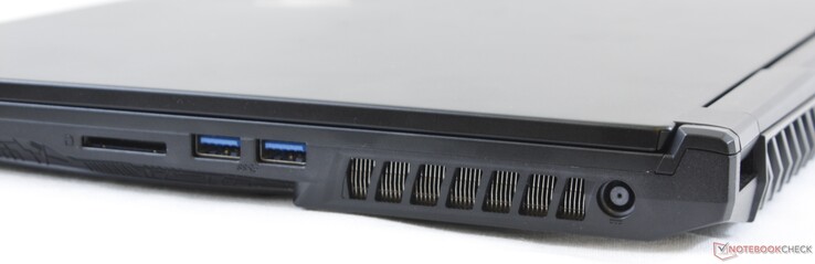 Côté droit : lecteur de carte SD, 2 USB 3.1 Gen. 1, entrée secteur.