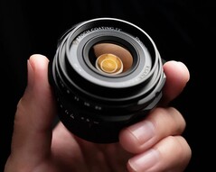 Le Thypoch Ksana 21mm f/3.5 veut offrir une haute qualité d'image dans un format compact (Image source : Thypoch)