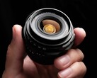 Le Thypoch Ksana 21mm f/3.5 veut offrir une haute qualité d'image dans un format compact (Image source : Thypoch)