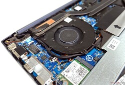 Les ventilateurs du VivoBook Pro 16 maintiennent les niveaux de bruit en dessous de 40 dB(A) dans le profil standard