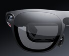 Gros plan sur les lunettes Xreal Aura, montrant la caméra et l'écran micro-OLED.