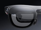 Gros plan sur les lunettes Xreal Aura, montrant la caméra et l'écran micro-OLED. 