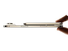 Le BMX SolidSafe Air Qi2 wireless magnetic power bank a une épaisseur de 6,8 mm.