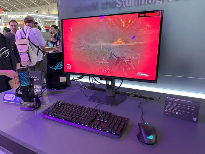 L'Asus ROG Strix OLED XG27AQDPG présenté au Computex 2025 à Taipei. (Source de l'image : TFTCentral)