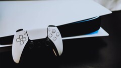 Selon le principal concurrent de Sony sur le marché des consoles de jeu, la PS5 Slim sortira dans le courant de l&#039;année au prix de 399 dollars (Image : Triyansh Gill)