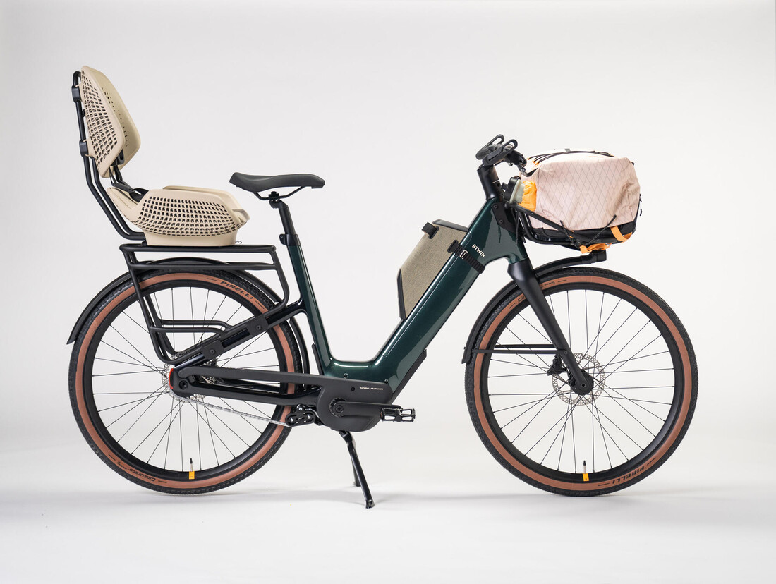 Le Magic Bike 2 de Decathlon est équipé de porte-bagages à l'avant et à l'arrière. (Source de l'image : Decathlon)