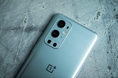 Le OnePlus 9 Pro. (Source : CNET)