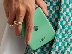 Le Razr 70 pourrait offrir une teinte verte encore plus lumineuse que le modèle de l'année dernière illustré ici.