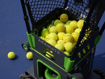 Le robot de tennis Acemate S10 Pro peut contenir jusqu’à 100 balles.