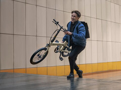 Le vélo électrique pliable ADO Air va bientôt commencer à faire l&#039;objet d&#039;un crowdfunding sur Indiegogo. (Image source : ADO)
