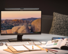 Le BenQ ScreenBar Plus s'adapte parfaitement aux moniteurs externes. (Source de l'image : BenQ)