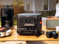 La centrale électrique Jackery Explorer 1500 Ultra offre une puissance continue de 1 800 W pour alimenter les appareils électroménagers et électroniques. (Source de l'image : Jackery)