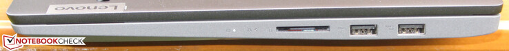 Côté droit : lecteur de carte SD, 2 USB A 3.2 Gen 1.
