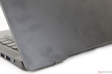 Le couvercle extérieur est en alliage d'aluminium mat et lisse pour un meilleur aspect visuel