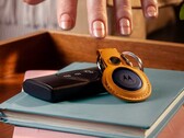 Les concurrents de l'AirTag, tels que le Moto Tag de Motorola, devraient bientôt devenir plus utiles. (Source de l'image : Motorola)