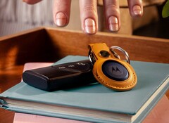 Les concurrents de l'AirTag, tels que le Moto Tag de Motorola, devraient bientôt devenir plus utiles. (Source de l'image : Motorola)
