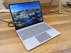 Le Surface Laptop Go 2 devrait arriver sur les étagères en juin 2022 (image via le site de l&#039;entreprise)