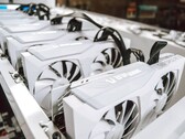 The ZOTAC Gaming GeForce Les cartes RTX 30 Series White Edition sont branchées, apparemment prêtes pour la crypto-mine. (Source de l'image : @ZOTAC_USA)