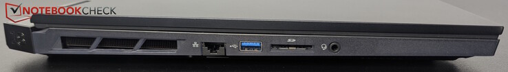 Gauche : LAN, USB-A (10 Gbps), lecteur SD, casque d'écoute