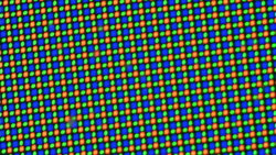 L'écran OLED utilise une matrice de sous-pixels RGGB composée d'une diode rouge, d'une diode bleue et de deux diodes vertes.