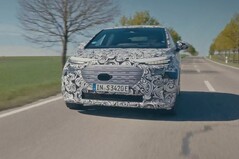 Après les premières esquisses, la nouvelle Audi A2 e-tron apparaît désormais dans la réalité sous une feuille de camouflage lors des essais sur glace et sur neige dans le nord de la Suède et dans la soufflerie.