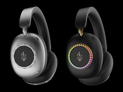 Les casques Loewe Ice Diamond (à gauche) et Noir Rainbow (à droite) sont des casques ultra-luxueux et ornés de pierres précieuses, fabriqués en collaboration avec Jacob & Co