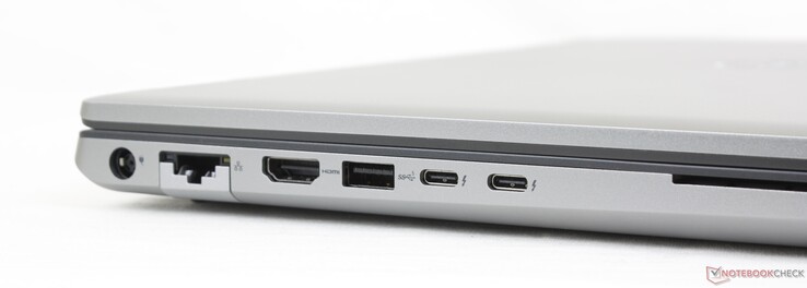 À gauche : adaptateur secteur, Gigabit RJ-45, HDMI 2.1, USB-A 3.2, 2x Thunderbolt 4 w/ Power Delivery + DisplayPort 1.4, lecteur de cartes à puce