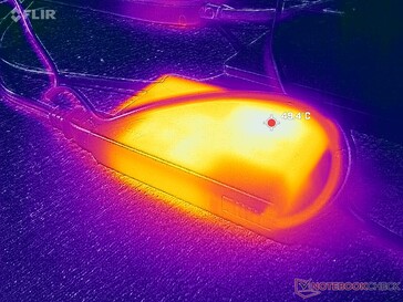 L'adaptateur secteur atteint 50 °C lorsqu'il est soumis à des charges importantes.