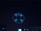 Les drones prennent une forme inspirée de Mate 40 au-dessus de Pékin. (Source : MyDrivers)