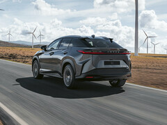 Le SUV électrique Lexus RZ 450e 2023 a été officiellement révélé dans une longue bande-annonce de lancement (Image : Lexus)